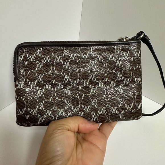 #38. Coach Signature Coated Canvas Small Wrislet, Choco Brown, VGUC - Picture 5 of 8